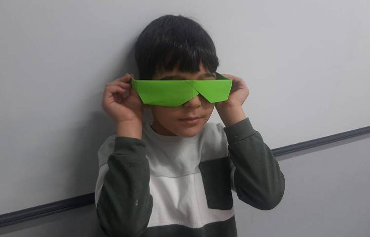 ساخت اوریگامی عینک با پسرانم در کلاس شاپرک 1