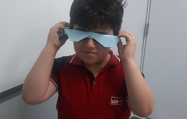 ساخت اوریگامی عینک با پسرانم در کلاس شاپرک