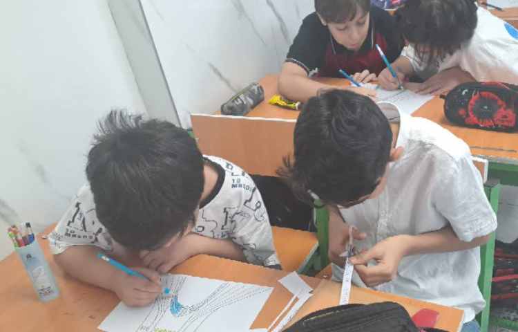 ساخت برج آزادی با ماکارانی