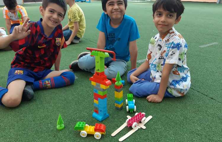 ساخت برج با لگو و چوب بستنی 6