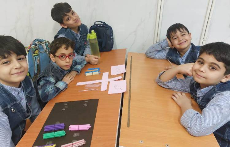 ساخت جدول و ارزش مکانی و ساخت عدد با نی و دسته های ده تایی 1