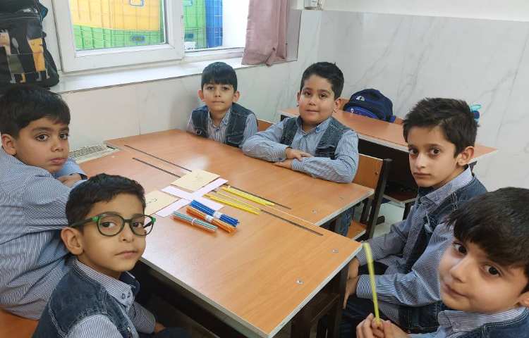 ساخت جدول و ارزش مکانی و ساخت عدد با نی و دسته های ده تایی 2