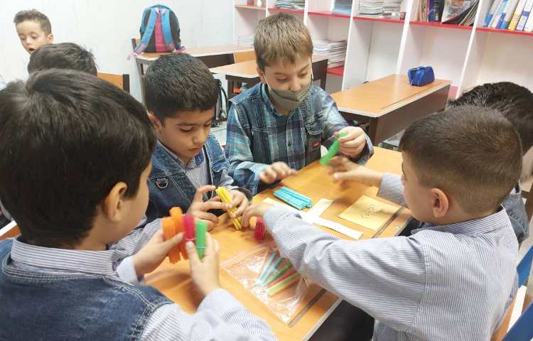 ساخت جدول و ارزش مکانی و ساخت عدد با نی و دسته های ده تایی 3