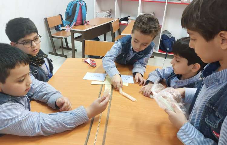 ساخت جدول و ارزش مکانی و ساخت عدد با نی و دسته های ده تایی 4