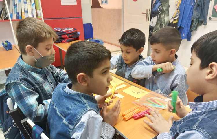 ساخت جدول و ارزش مکانی و ساخت عدد با نی و دسته های ده تایی 5