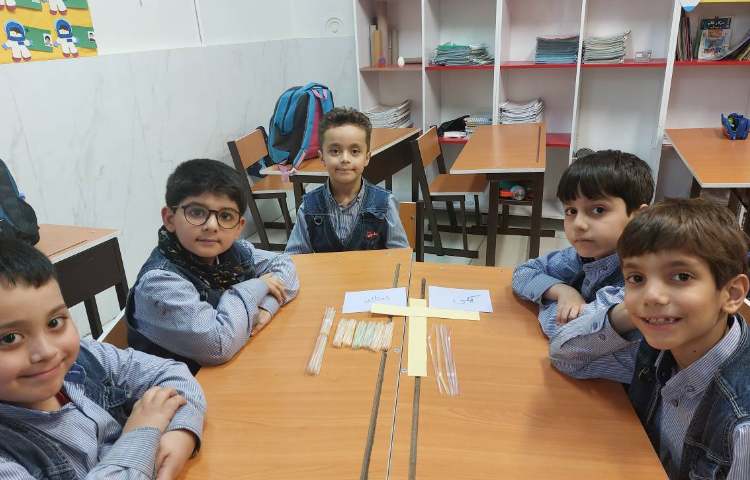 ساخت جدول و ارزش مکانی و ساخت عدد با نی و دسته های ده تایی 6