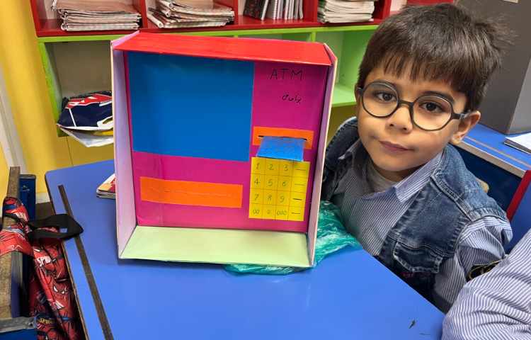 ساخت دستگاه خودپرداز و آمادگی جهت نمایشگاه سواد مالی 10