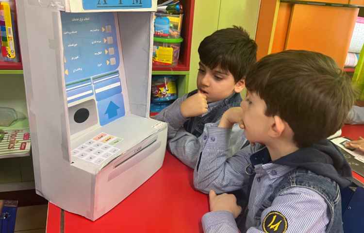 ساخت دستگاه خودپرداز و آمادگی جهت نمایشگاه سواد مالی 5