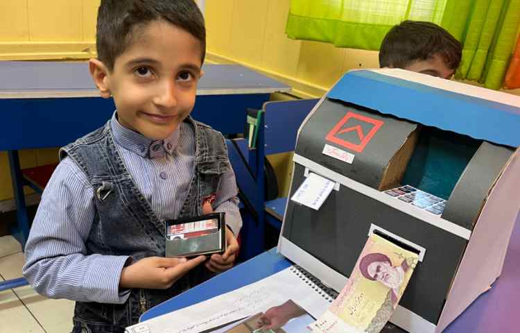 ساخت دستگاه خودپرداز و آمادگی جهت نمایشگاه سواد مالی 8