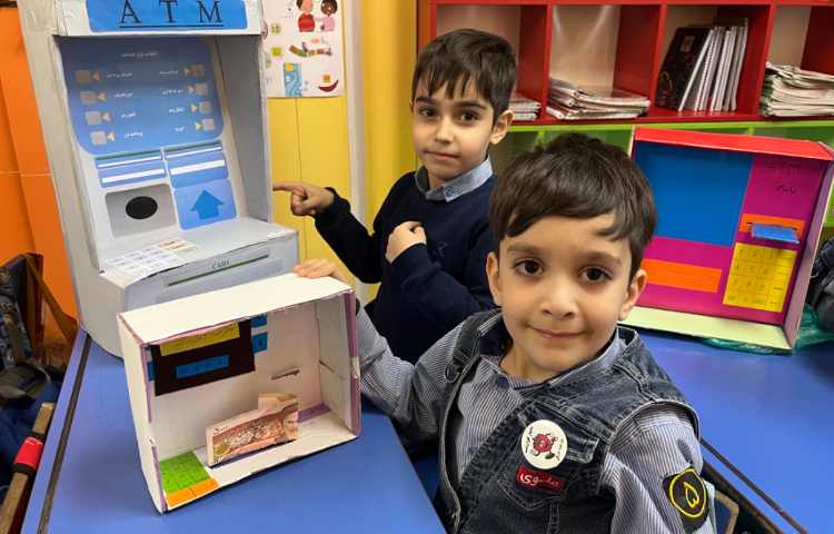 ساخت دستگاه خودپرداز و آمادگی جهت نمایشگاه سواد مالی 9