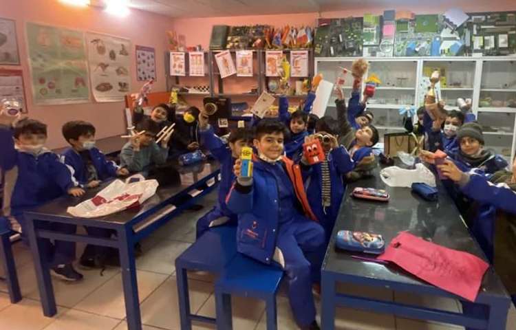 ساخت دست سازه با لوازم بازیافتی پایه اول