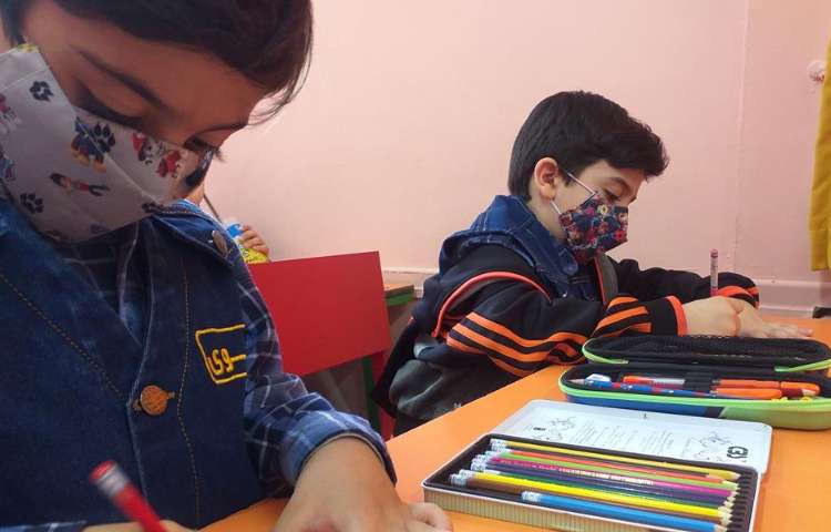 ساخت دست سازه و رنگ آمیزی زبانی پیش دبستان 5