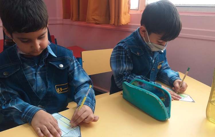 ساخت دست سازه و رنگ آمیزی زبانی پیش دبستان 8