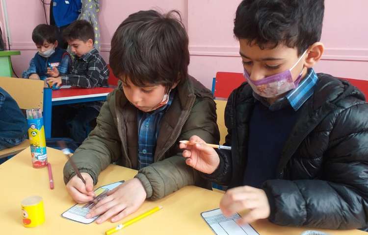 ساخت دست سازه و رنگ آمیزی زبانی پیش دبستان 9