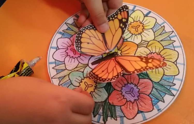 ساخت دست سازه پروانه و رنگ آمیزی گل پایه سوم دبستان 2