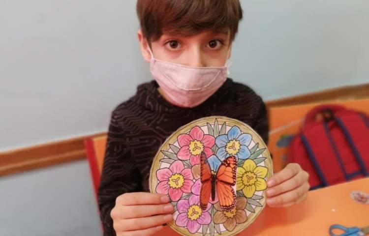 ساخت دست سازه پروانه و رنگ آمیزی گل پایه سوم دبستان 3