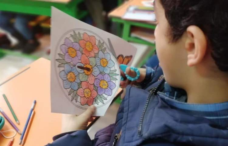 ساخت دست سازه پروانه و رنگ آمیزی گل پایه سوم دبستان 6