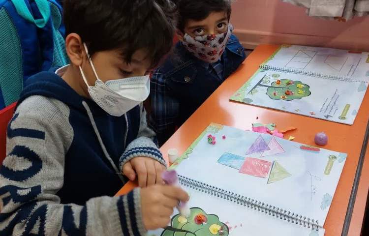 ساخت دست سازه کلاژ درخت 1