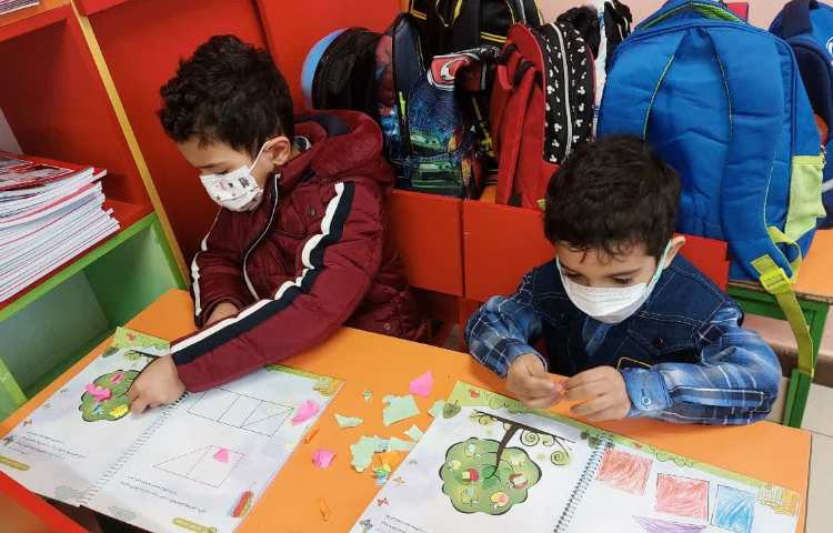 ساخت دست سازه کلاژ درخت 2