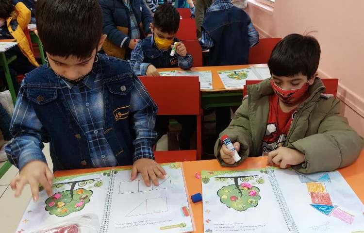 ساخت دست سازه کلاژ درخت 3