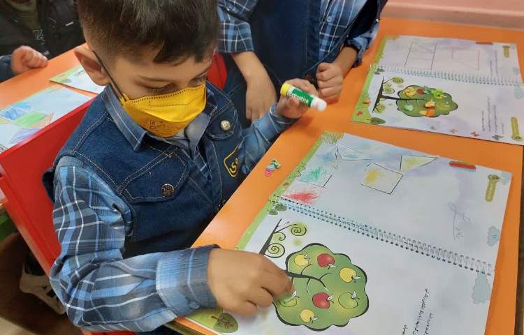 ساخت دست سازه کلاژ درخت 7