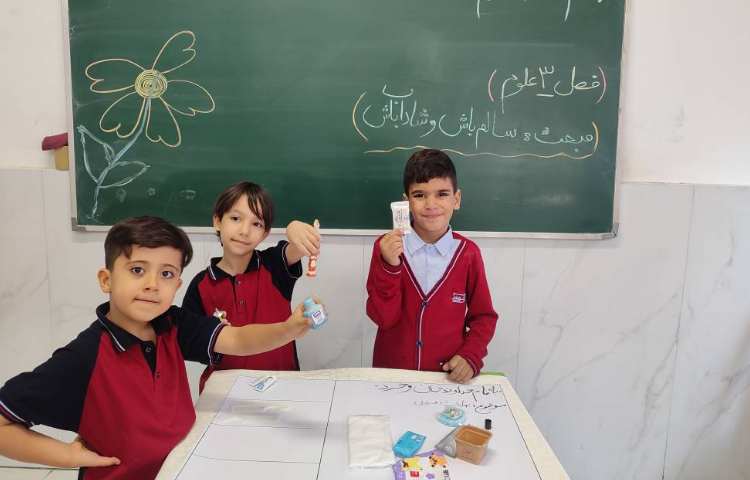 ساخت روزنامه دیواری مبحث( بهداشت‌فردی) برای فصل3 علوم در کلاس انجام شد 1