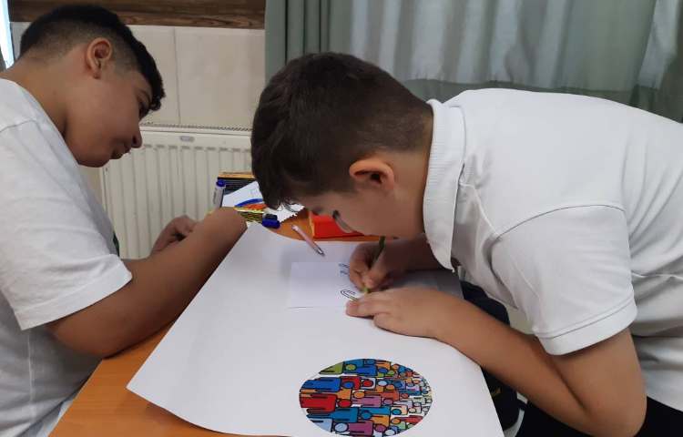 ساخت روزنامه‌دیواری کشورها به صورت گروهی 10