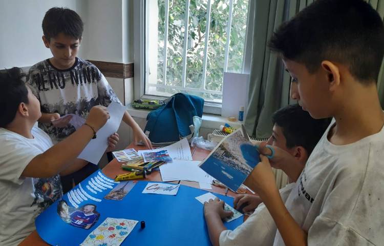 ساخت روزنامه‌دیواری کشورها به صورت گروهی 6