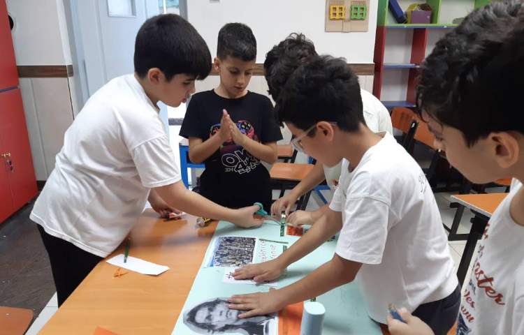 ساخت روزنامه‌دیواری کشورها به صورت گروهی 7