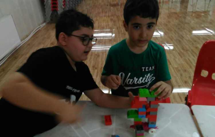 ساخت سازه با استفاده از لگو 1