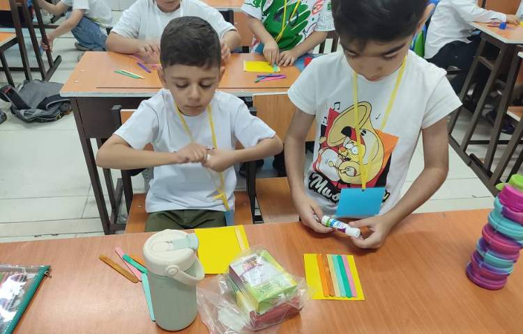 ساخت سازه چوبیرنگین کمان در کلاس انجام شد 1