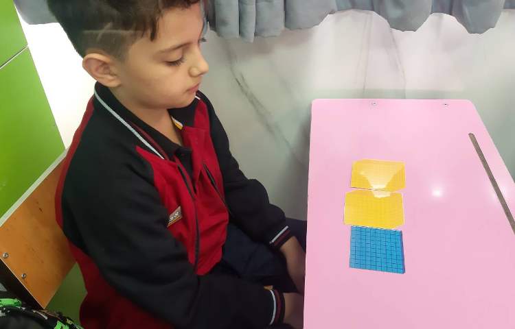 ساخت عدد با دسته های 1000 تایی 100تایی 10 تایی و یکی و پخش کلیپ 2