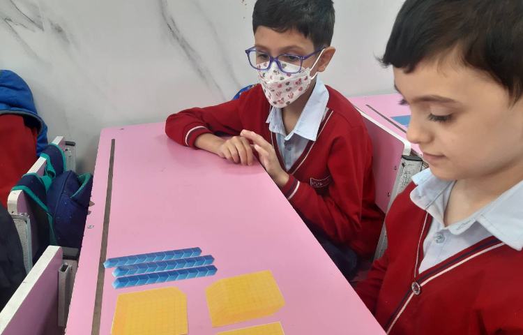 ساخت عدد با دسته های 1000 تایی 100تایی 10 تایی و یکی و پخش کلیپ 4