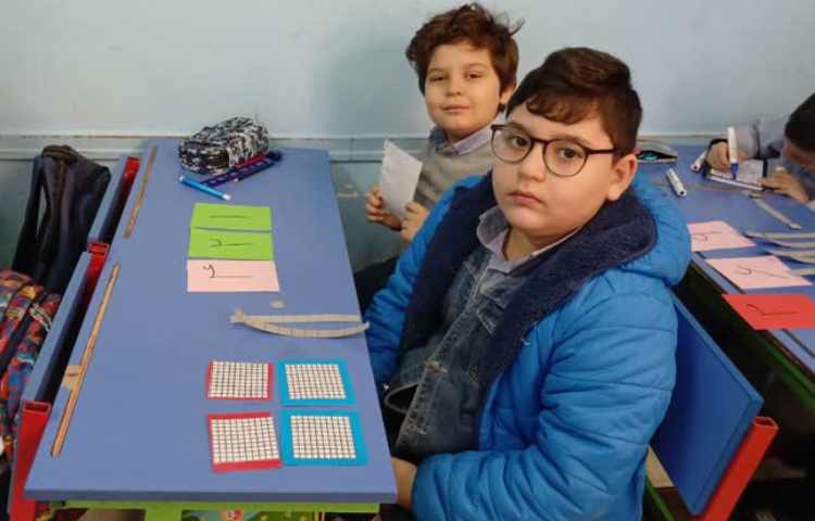 ساخت عدد سه رقمی با استفاده از ابزار آموزشی 3