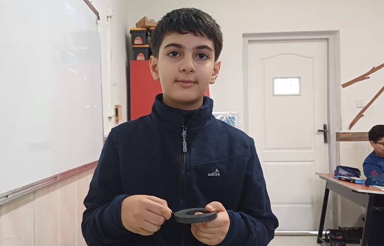 ساخت قطب نمای دستی در کلاس علوم 1