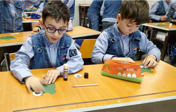 ساخت قورباغه با هدف ایجاد انگیزه، تقویت مهارت دست، هماهنگی چشم و دست و تدریس نشانه غ 1