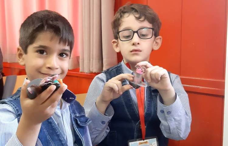 ساخت لغات تدریس شده به همراه خمیر بازی و تقویت مهارت دست ورزی در کلاس 3