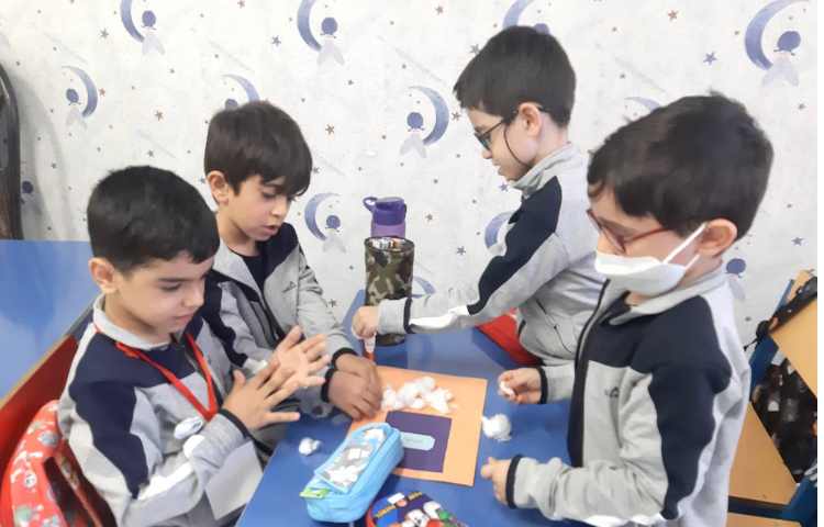 ساخت لغات تدریس شده ( تقویت مهارت دست ورزی در کلاس ) 4