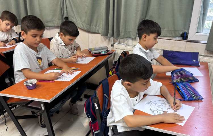 ساخت ماسک همراه با رنگ امیزی و‌برش کاغذ 1
