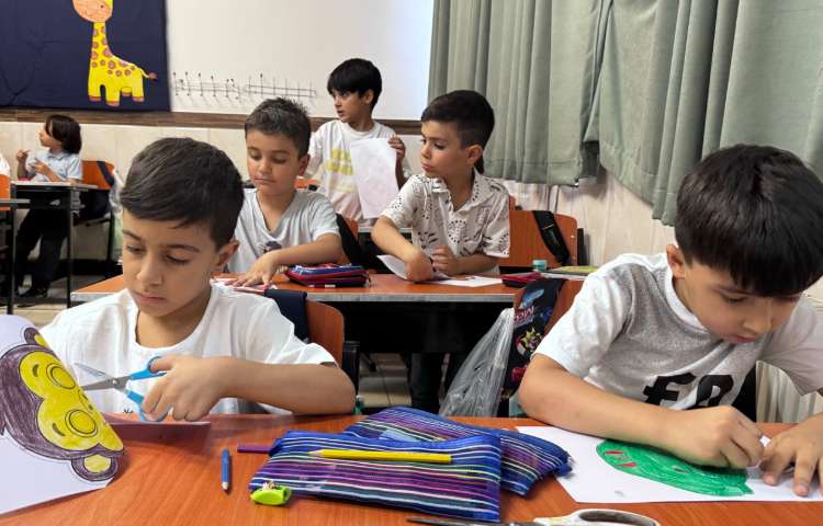 ساخت ماسک همراه با رنگ امیزی و‌برش کاغذ 3