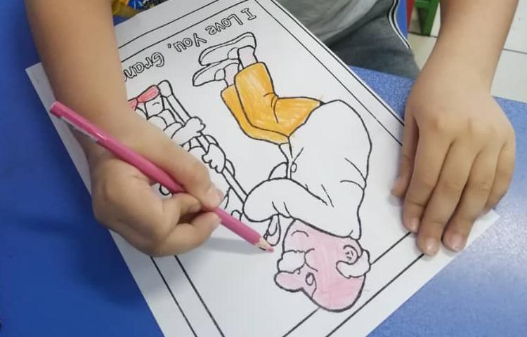 ساخت ماسک و رنگ آمیزی کاربرگ روز سالمند 8