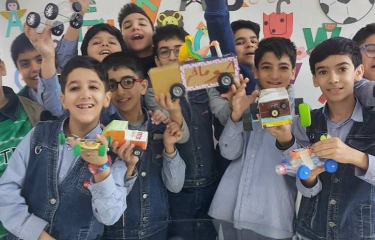 ساخت ماشین مربوط به فعالیت درس علوم:" طراحی کنیم و بسازیم 1