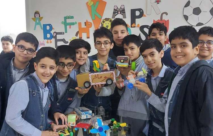 ساخت ماشین مربوط به فعالیت درس علوم:" طراحی کنیم و بسازیم