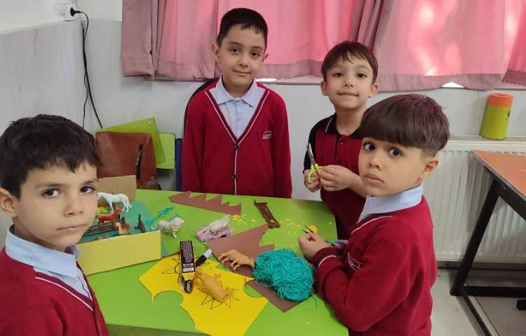 ساخت ماکت حیوانات اعلی و وحشی مربوط به فصل4 علوم توسط دانش‌آموزان در کلاس انجام شد 3