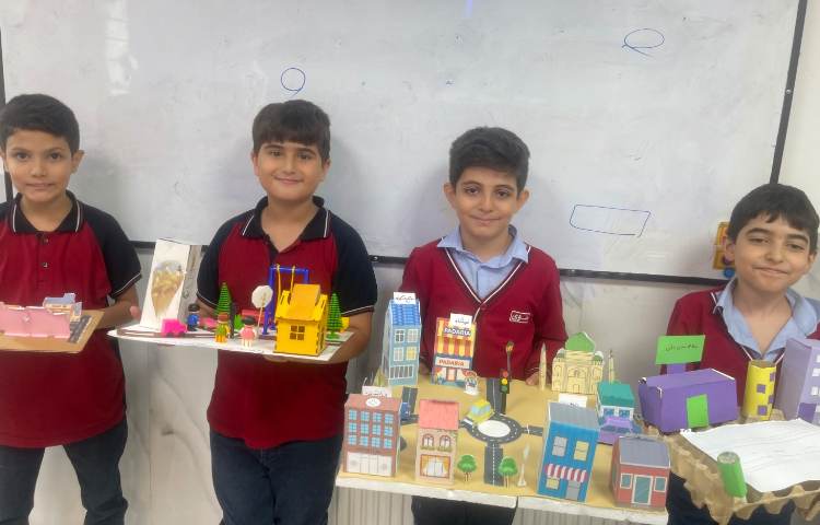 ساخت ماکت محله توسط پسران فعال کلاسم با تشکر از اولیای همراه 2
