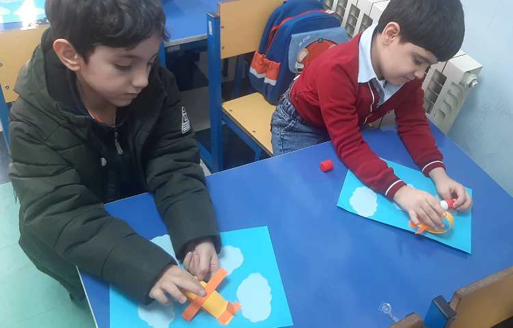 ساخت ماکت هواپیما به مناسبت روز نیروی هوایی 7