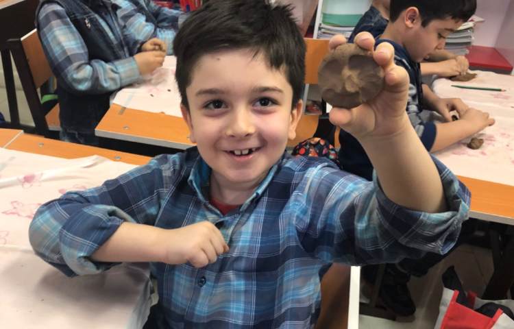 ساخت مجسمه با گل 2