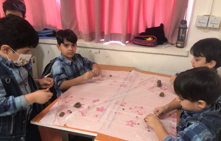 ساخت مجسمه با گل 3