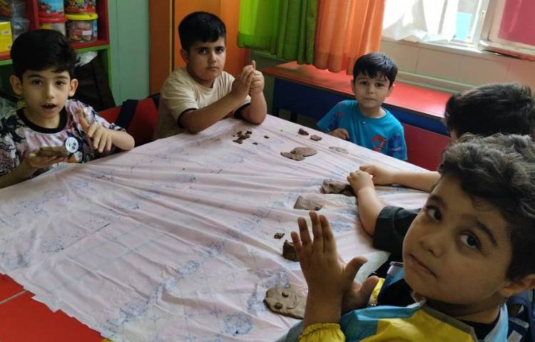 ساخت مجسمه صورتک با خمیرسفال 2