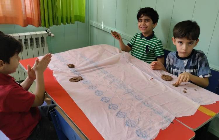 ساخت مجسمه صورتک با خمیرسفال 4